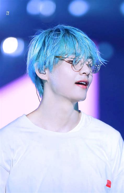 See more ideas about bts v, bts, bts taehyung. Kim Taehyung ☆ World Tour ☆ BTS 2019 Love Yourself World ...