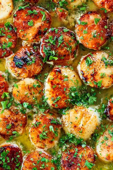These Lemon Garlic Scallops Are Pan Seared In Butter And Served In A