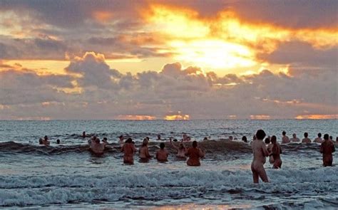 Hundreds Take Part In Skinny Dip Record Attempt Telegraph