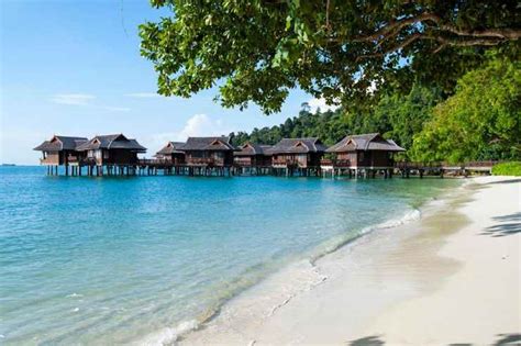 Pulau percutian yang semakin diminati para pelancong dalam dan luar negara. Merancang Percutian Ke Pulau Pangkor - Mia Liana