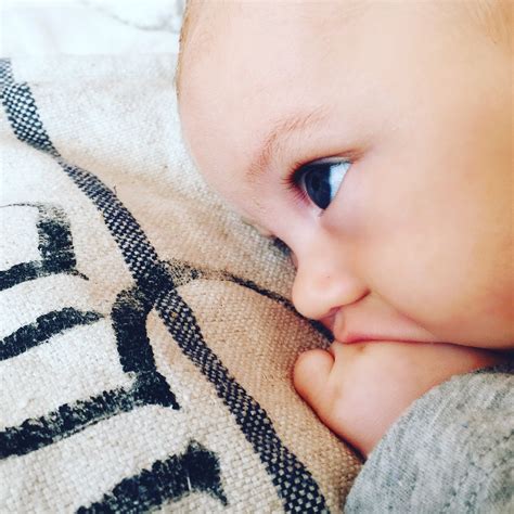 Mit dem ersten milchzahn beginnt das zähneputzen beim baby. 15 Best Photos Ab Wann Können Baby Sehen Und Hören - Baby ...