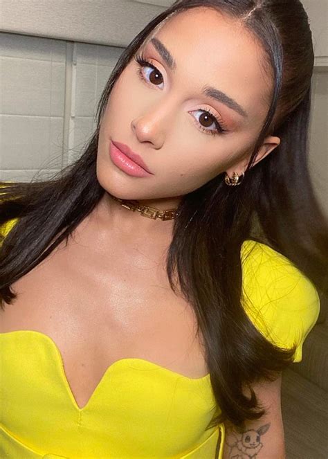 Ariana Grandes Eyeliner Hack How Ariana Grande Does Her Winged Eyeliner Beautycrew
