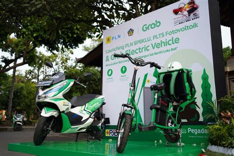 Grab Hadirkan Sepeda Motor Listrik Dan Stasiun Penukaran Baterai