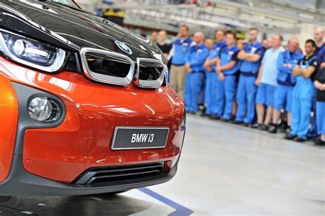 BMW erhöht Erfolgsprämie für Mitarbeiter Wirtschaft