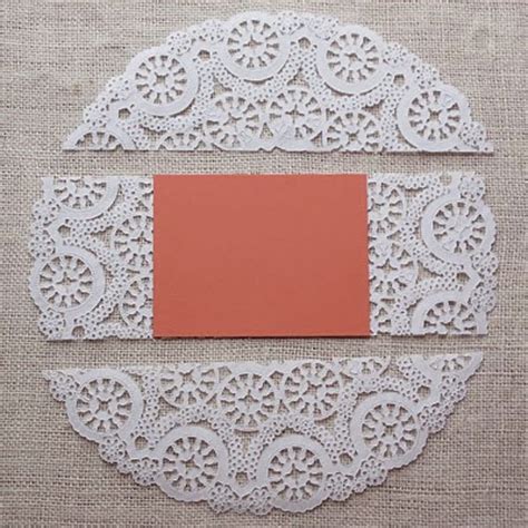 Bandejas de plástico, centros florales y centros para arreglos florales, bandejas y todo el material necesario para centros de mesa, jardineras de plastico, portacentros para centros florales y decorar flores Invitaciones con blondas de papel - Dale Detalles