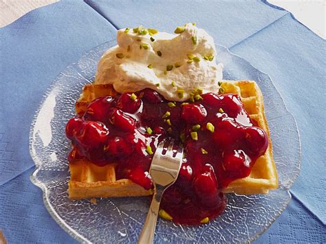 Waffeln und heiße Kirschen von butterfly07