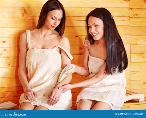 fille dans le sauna image stock image du détente beauté 24459201