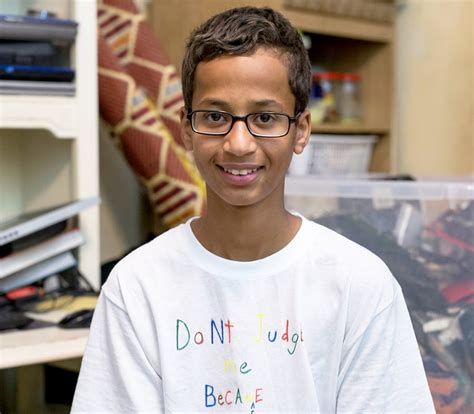 Ahmed Mohamed Is Leaving U S After Homemade Clock Controversy Us Weekly
