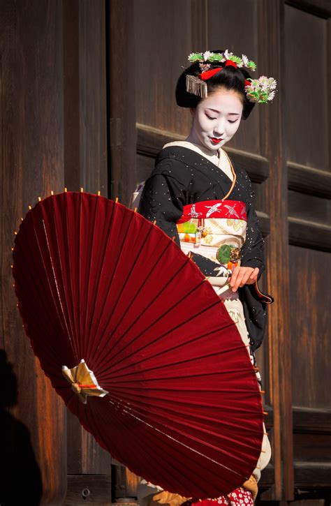 maiko 舞妓 gion kobu 祇園甲部 mamefuji まめ藤 kyoto japan geisha japan