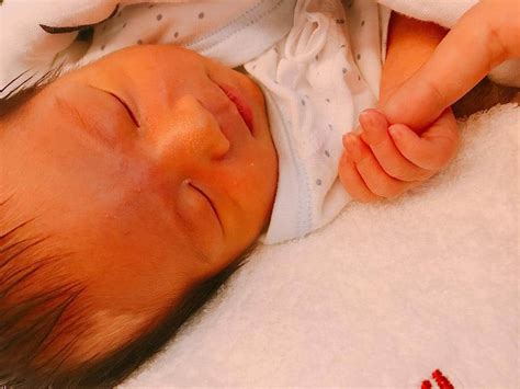 伊藤京子さんのインスタグラム写真 伊藤京子instagram 「 きょうこおばちゃんになりました🍼 兄夫婦の赤ちゃんが可愛くて可愛くてずっと見てしまう、、💕 元気に大きく育ってくれます