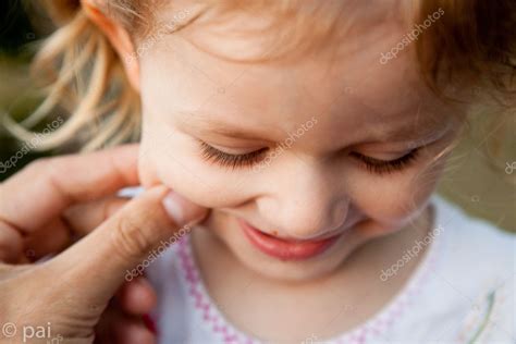 Child Cheek Pinch — Stock Photo © Paiphoto9 8593375
