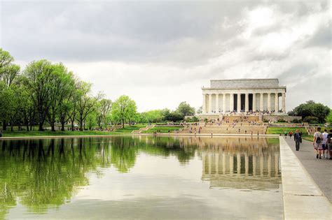 Exterior of the lincoln memorial imitating ancient greek temple with doria style and made of native lincoln memorial was built with an area of 57.8 × 36.1 m with a height of 30 m. Step Inside the Lincoln Memorial | Top Places to See in Washington, D.C.