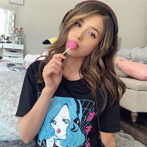 pokimane pfp