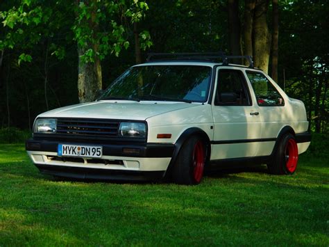 Looking at these images of volkswagen jetta ii (19e) version of 1990 year it is hard to said that you do not want to have this car. Volkswagen Jetta 1990: Review, Amazing Pictures and Images ...