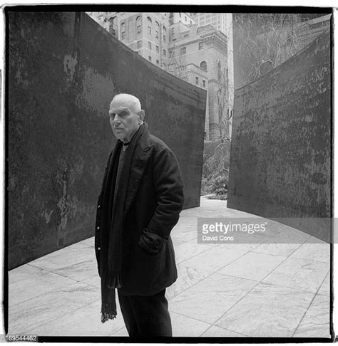 Richard Serra Sculpture Photos And Premium High Res Pictures Getty Images