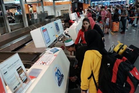 Its affiliate airlines thai airasia, indonesia airasia, philippines airasia, and airasia india have hubs in don mueang international airport. AirAsia's baggage information - cabin baggage, checked ...