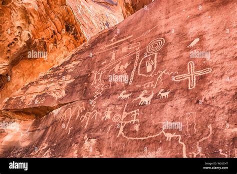Valley Of Fire State Park Petroglyph Hi Res Stock Photography And