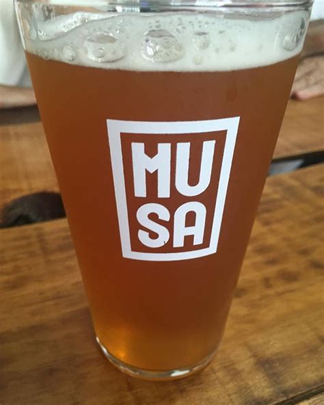Kõik beer house`is valmistatavad road on loodud ideaalselt kokku sobima meie elavate õllede valikuga, kuid ainult ühe roa nimel on meie külalised valmis tulema ka kõige kaugematest maailmanurkadest. Domingo!!! Saúde!!! | Beer glasses, Glassware, Pint glass