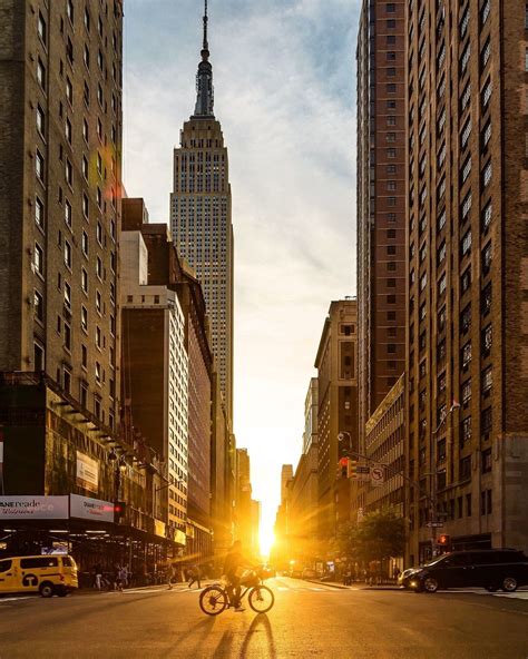 Empire State Building On 34th Street In Midtown Manhattan By Noel Calingasan Nyclovesnyc