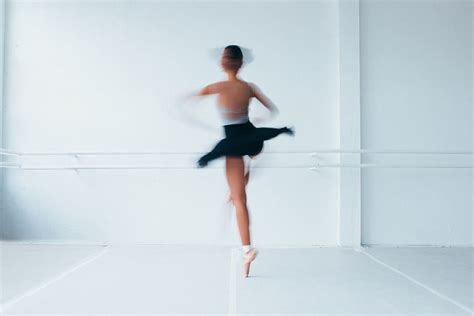 Bailarina Girando Equilibrar Bailarina De Ballet Danza Bailarín