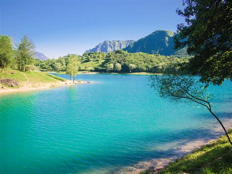 I laghi più belli dove fare il bagno in Italia | Ohga!