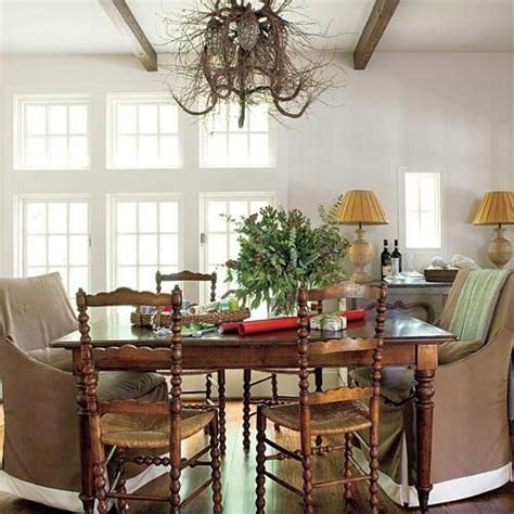 The vintage french mirror and crystal dripping sconces recall the days of formal southern dining rooms. Southern Dining Room Decorating Ideas Make You Feel at ...