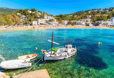 Insgesamt bietet die insel auf 570 km² unglaubliche 210 kilometer strand, die auf grund der. Die schönsten Strände auf Ibiza - Strandurlaub Ibiza - weg.de