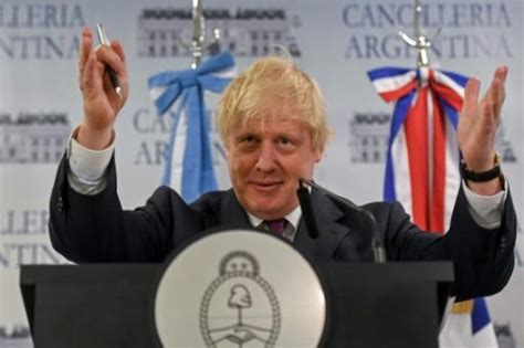 وزير الخارجية البريطاني يحث على ضرورة خروج المملكة المتحدة ” بشكل كامل ” من الاتحاد الجمركي