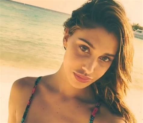 Belen Rodriguez Vacanza Hot Alle Maldive Donna Moderna