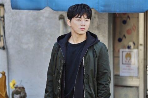 Meskipun bertubuh mungil, park bo young punya kemampuan akting yang luar biasa, lho. Jo Jung Suk Plays Haunted Detective In "Two Cops"