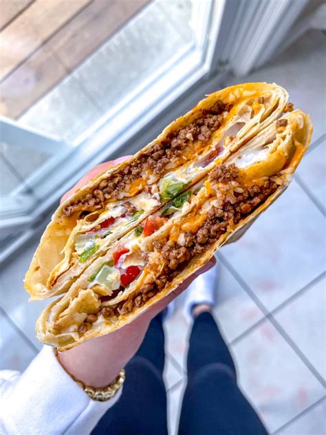 Our love for cheesy gordito crunch, chalupa supreme and crunchwrap supreme is strong. Taco Bell CrunchWrap Supreme Recipe Remake - Everything Delish