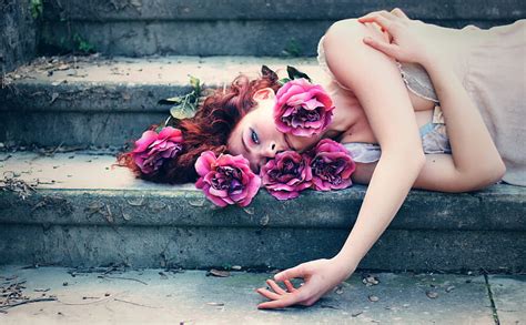Beauty Purple Roses Rose Stairs Redheads Girl Dreamer Flowers Steps Hd Wallpaper Peakpx