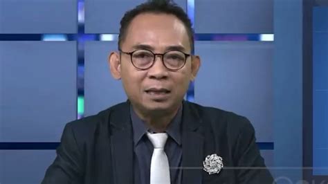 Buzzer istana eko kuntadhi (ek) dalam cuitannya memfitnah ustad adi hidayat (uah) bahwa seolah ia telah menggelapkan dana sumbangan palestina tersebut karena menyebut donasi 60 milyar hanya diserahkan kepada mui sebesar 14 milyar. Eko Kuntadhi Kaitkan Bom Gereja di Makassar dengan Kasus ...