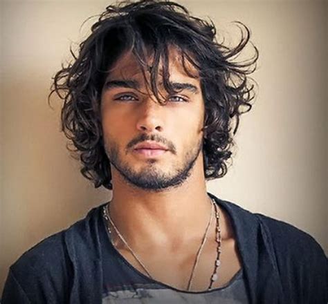 5 cool hairstyles for guys with wavy hair man wants