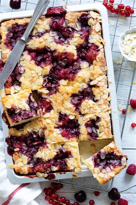 Mehl, wasser, backpulver und kakao untermischen. Rote Grütze Butter-Zucker Kuchen | Lebensmittel essen ...