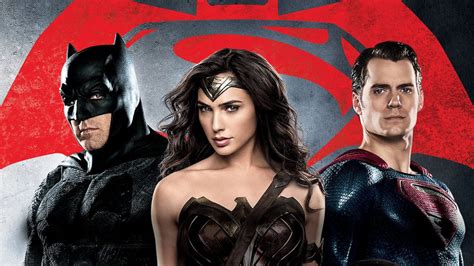 _____ film | soundtrack | characters | cast | gallery. Batman v Superman tiene fans y celebran el cuarto ...