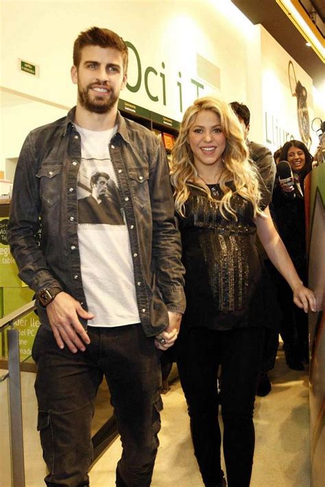 Shakira big pregnant belly Shakira and Gerard Piqué Photo Fanpop