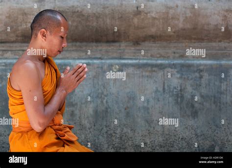 India Bodhgaya Buddhist Monk Praying At The Mahabodhi Temple Stock