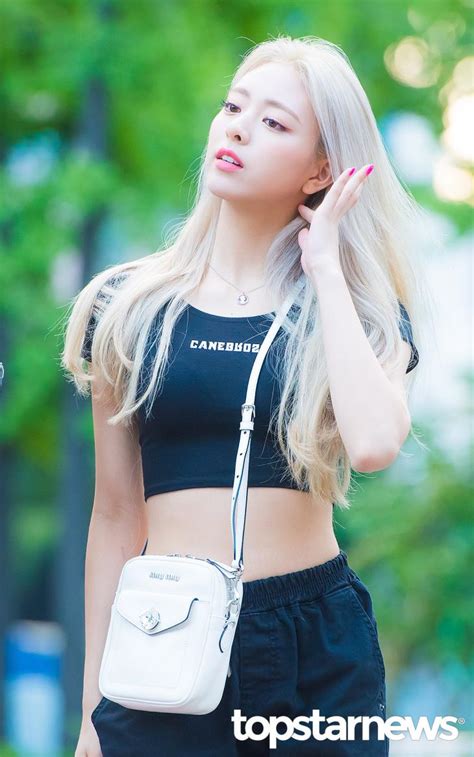 Shin yuna (신유나) english name: HD포토 있지(ITZY) 유나, '광고의 한 장면 같은 비주얼' (뮤직 ...