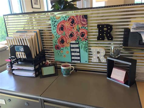 Cubicle decoration is a fascinating and fun way to put your by gwendolyn haley a year ago, i moved from a small office i shared with 2 other people, to a well, have you ever wondered how appealing your office cubicle will look if you decorated it. Top And Beautiful Small Cubicle Organization Ideas | Work cubicle decor, Cute office decor, Work ...