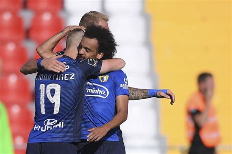 Famalicão season is the club's 89th year in existence and second consecutive season in the top flight of portuguese football.in addition to the domestic league, famalicão participated in this season's edition of the taça de portugal.the season covers the period from july 2020 to 30 june 2021. Atenção, atenção! Em primeiro vai o Famalicão!