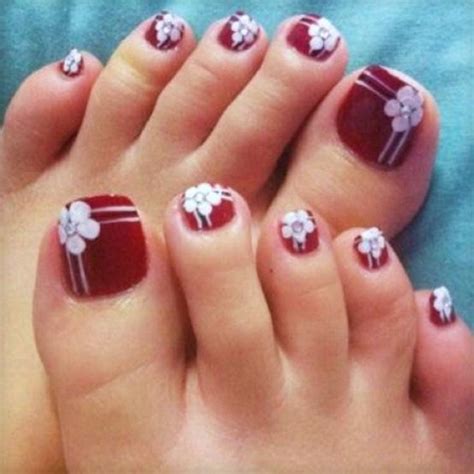 This adorable flower nail art is so easy to do, and gives a fabulous effect. Best Fashion: Toe Nail Art Designs