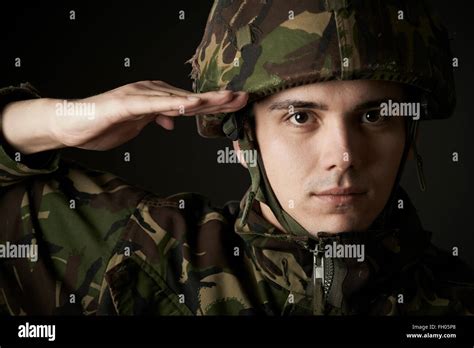Soldier Saluting High Resolution Stock Photography And Images Alamy