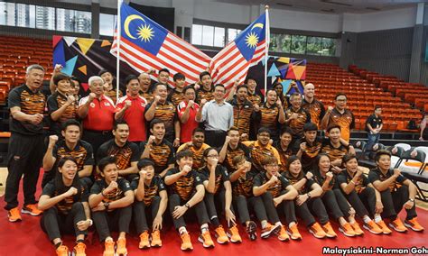 Check 'bola keranjang' translations into english. Malaysia sedia pertahan emas untuk bola keranjang