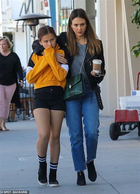Jessica Alba Steps Out For Lunch With Daughter Honor In Beverly Hills Jessica Alba Style