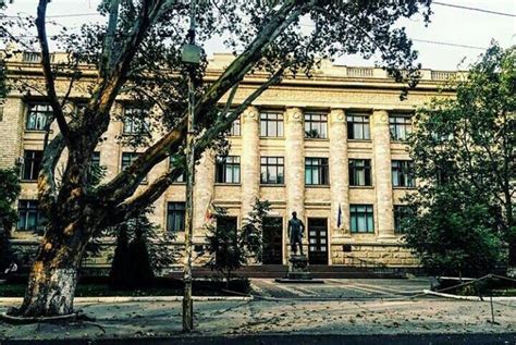 Biblioteca naţională este păstrătoarea unui valoros fond de documente volumul căruia constituie 2,5 mln biblioteca naţională a republicii moldova. Biblioteca nationala