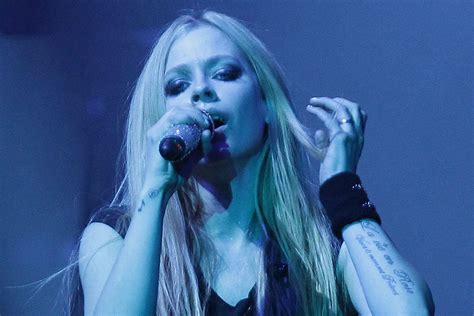 Avril Lavigne Says New Album Will Be Here Before You Know It