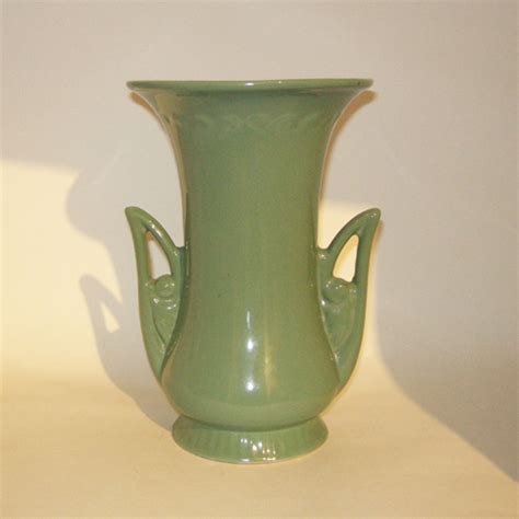 Abingdon USA Green Vase Art Pottery | The Remix Vintage Fashion