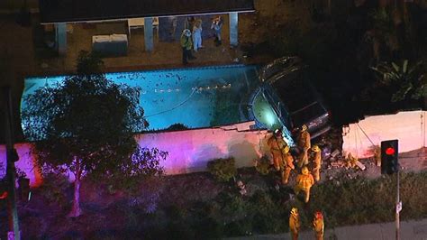 Suv Crashes Into Hot Tub After Multi Vehicle Collision Abc13 Houston