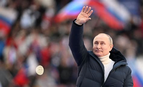 Why Do So Many Russians Still Support Putins Ukraine War Bloomberg